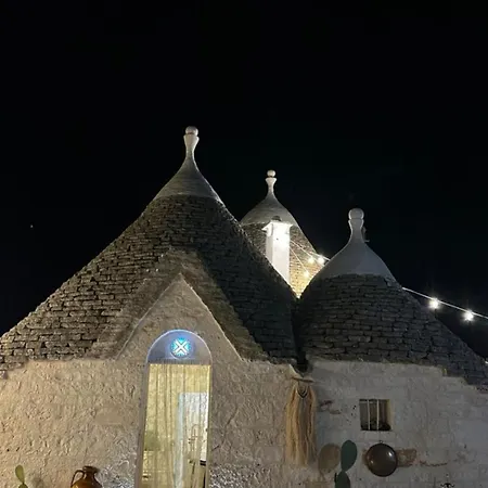 Trulli Di Mamma Mari' By Sthey 卡斯特拉纳格罗泰